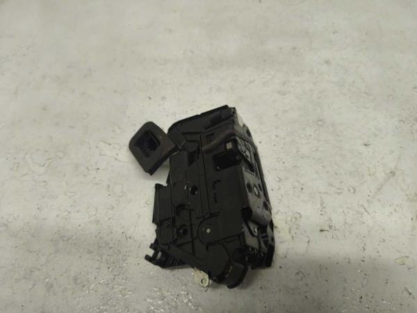 SERRURE DE PORTE AVANT DROIT SKODA - Vue 1